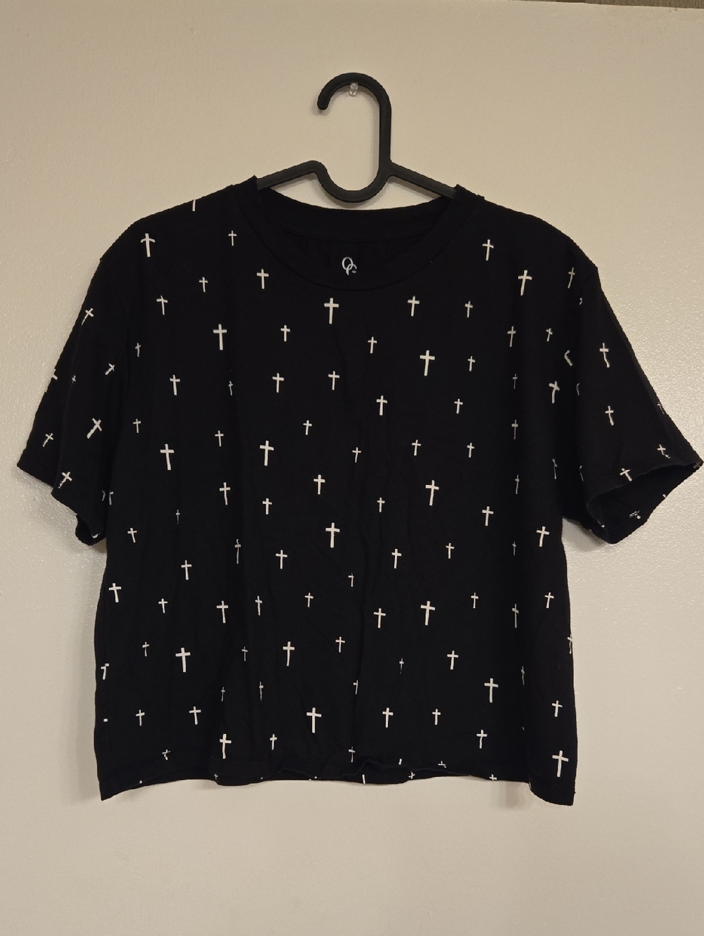 Black Short Sleeve Cross Print Tee